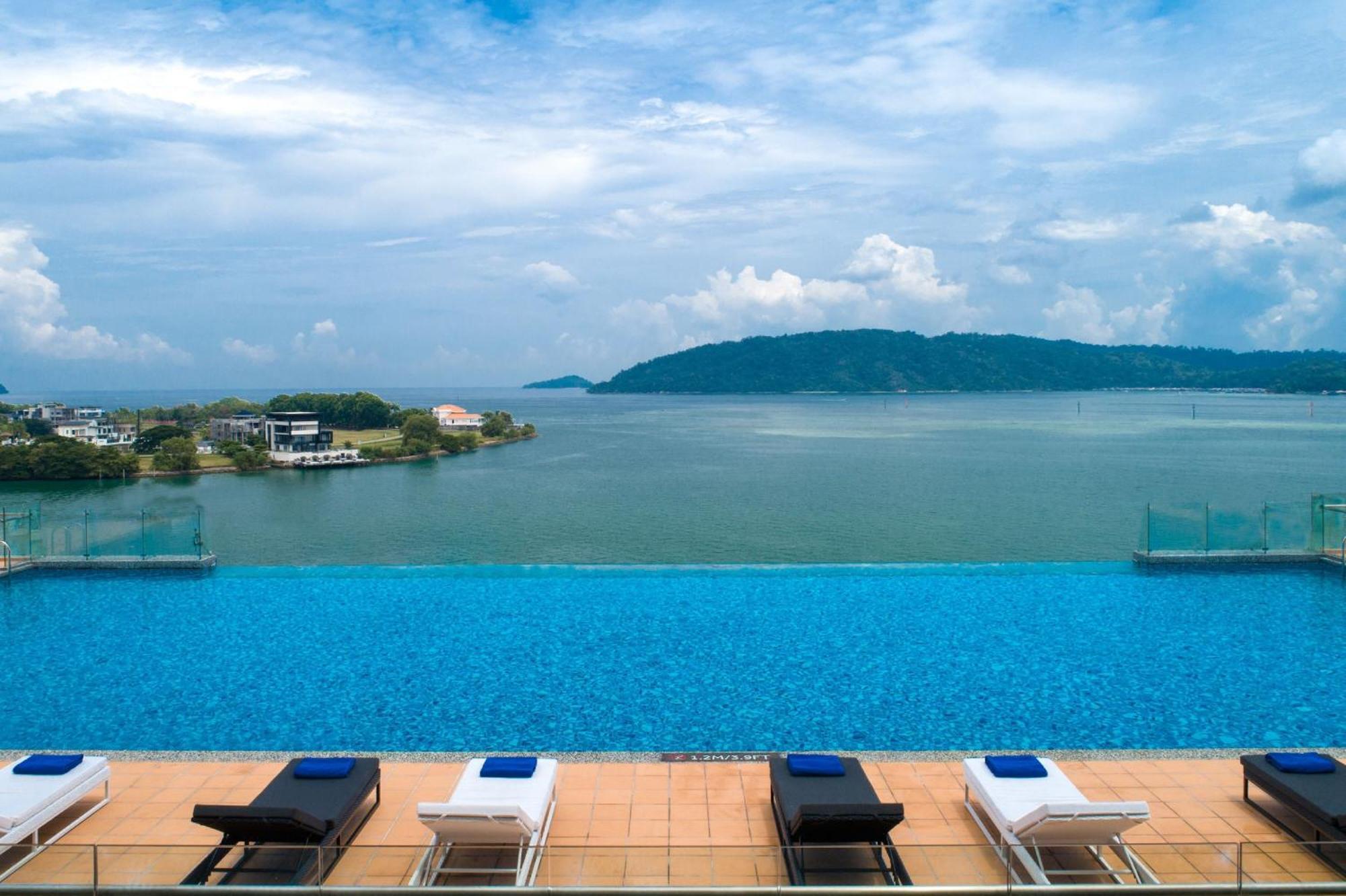 Kota Kinabalu Marriott Hotel Exteriör bild View of the Gulf of Thailand from the hotel