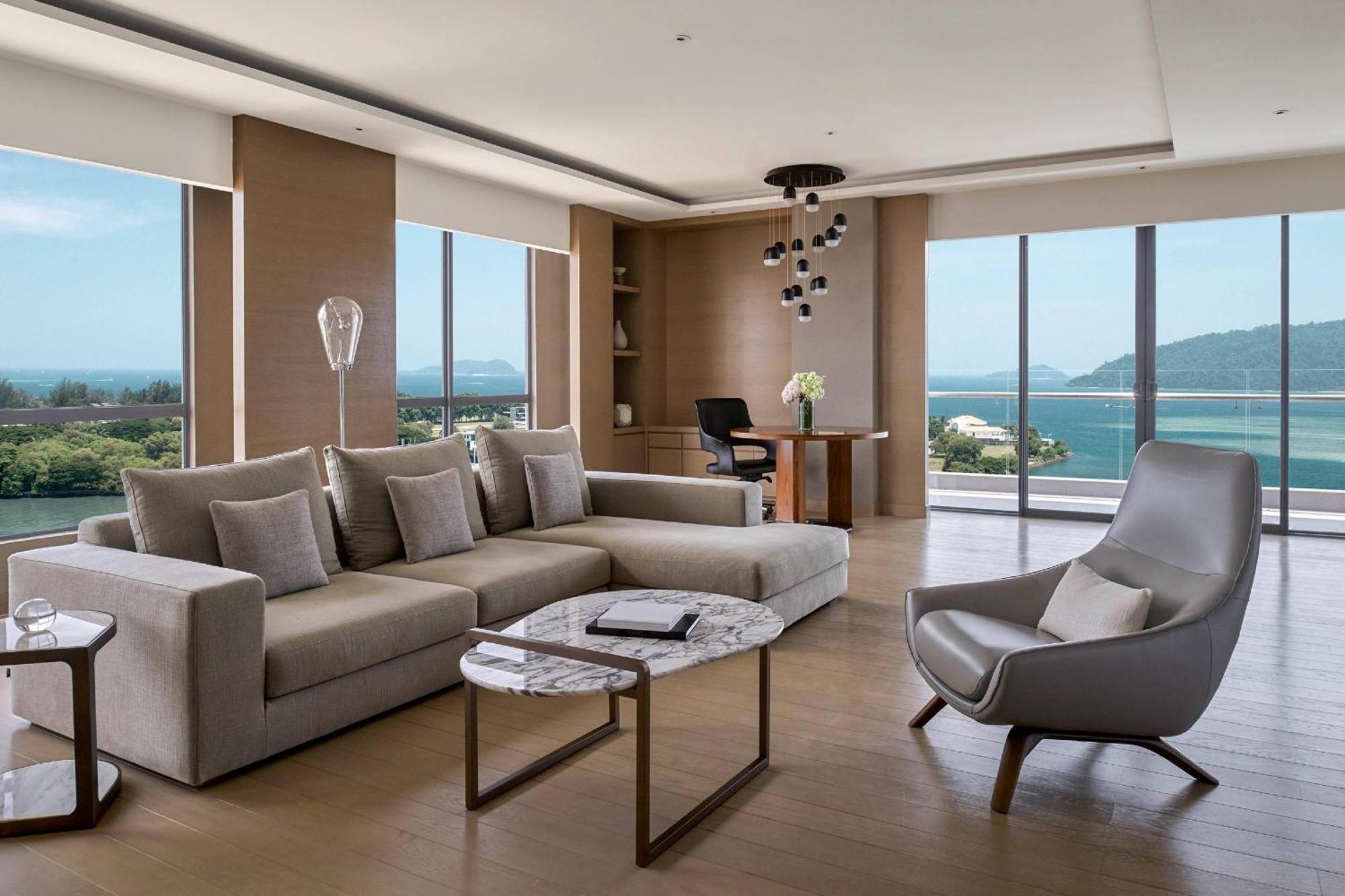 Kota Kinabalu Marriott Hotel Exteriör bild The living room of a Presidential Suite at The Ritz-Carlton, Shenzhen