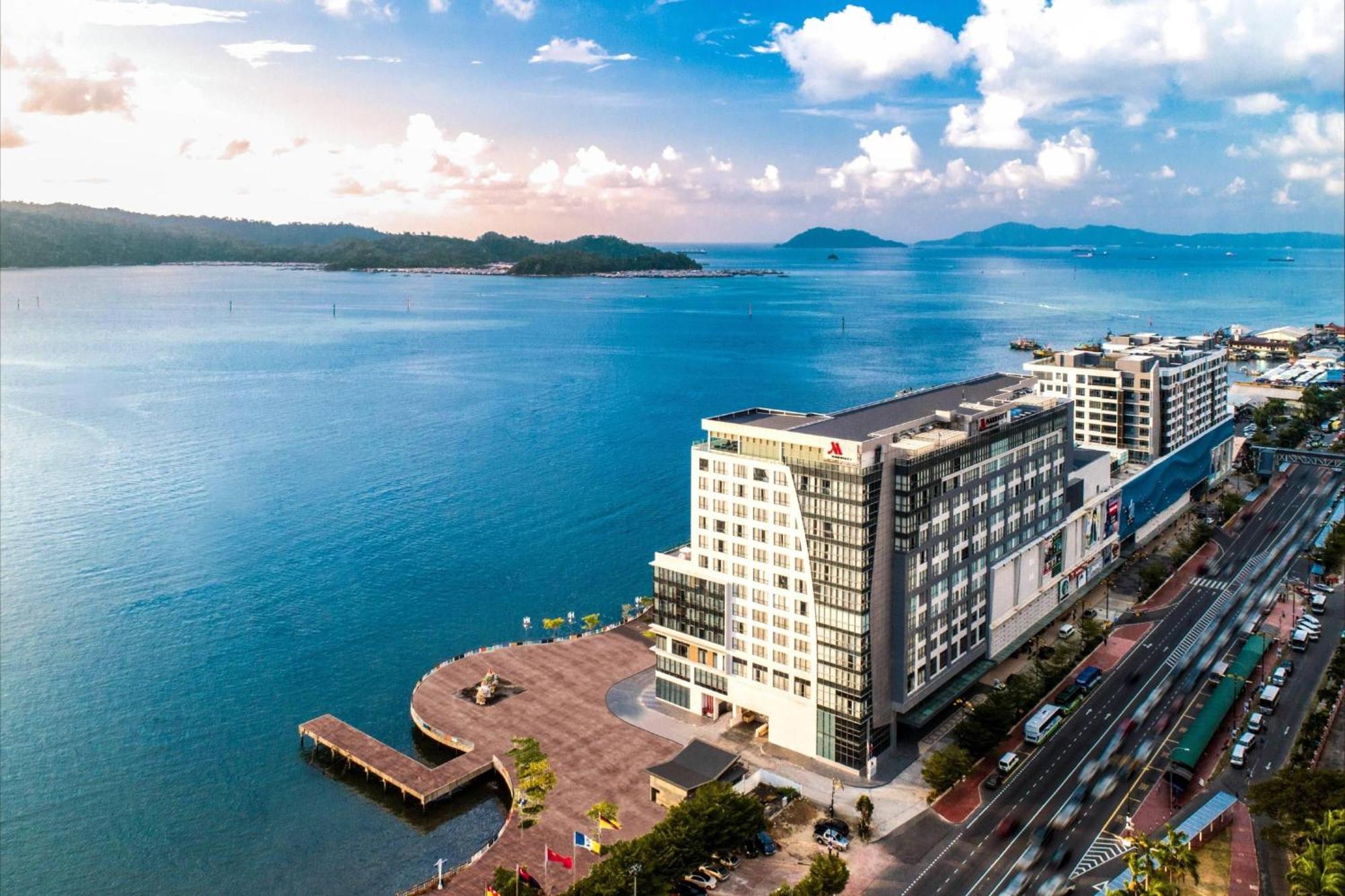 Kota Kinabalu Marriott Hotel Exteriör bild The hotel in 2019