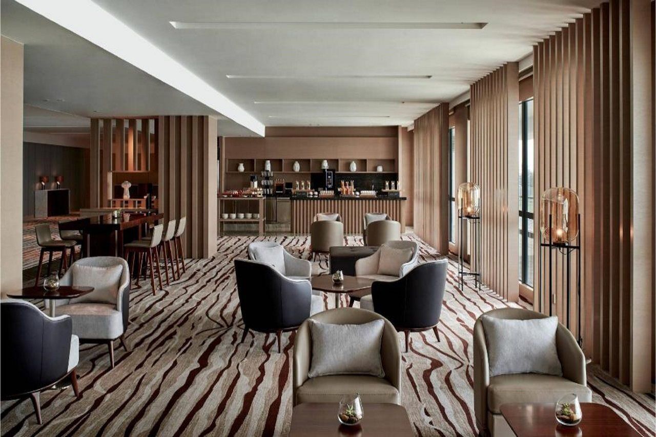 Kota Kinabalu Marriott Hotel Exteriör bild The Club Lounge at the hotel